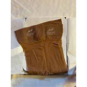 2 Pair of 80s Vintage Old Stock Hanes Cantrece Demi-Toe Hosiery In Little Color